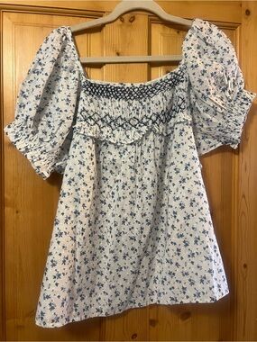 SONMER. NWT. size M. White with blue floral pattern. Smocked with puff sleeves